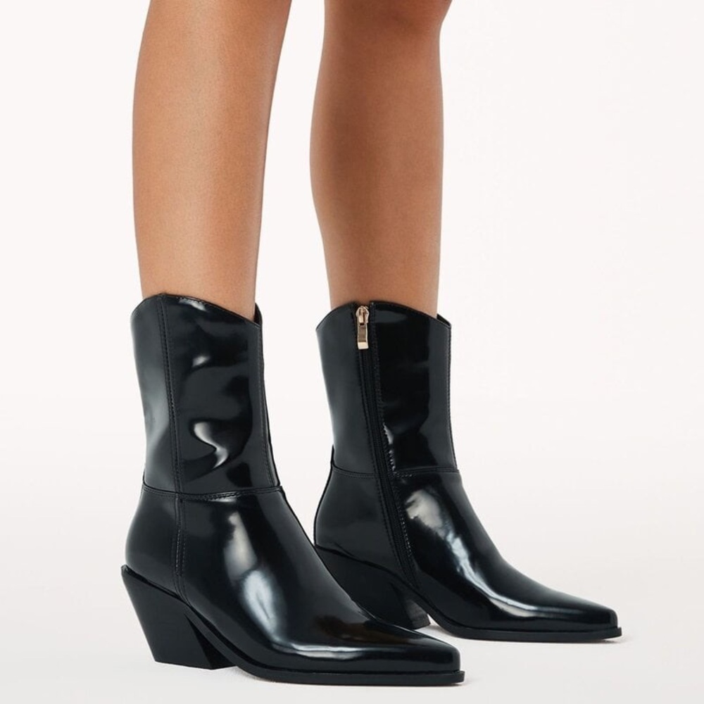 NIB Billini Perrie Black Semi Patent Zip Up Ankle Pointed Boots